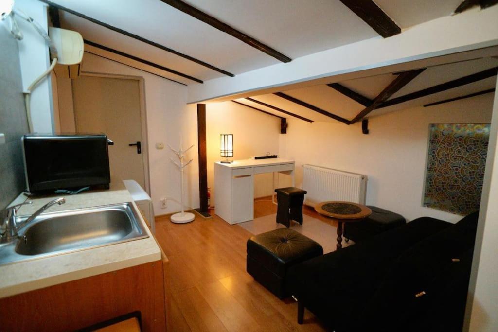 2-Room Cozy Retreat Near City Center Bukurešť Exteriér fotografie
