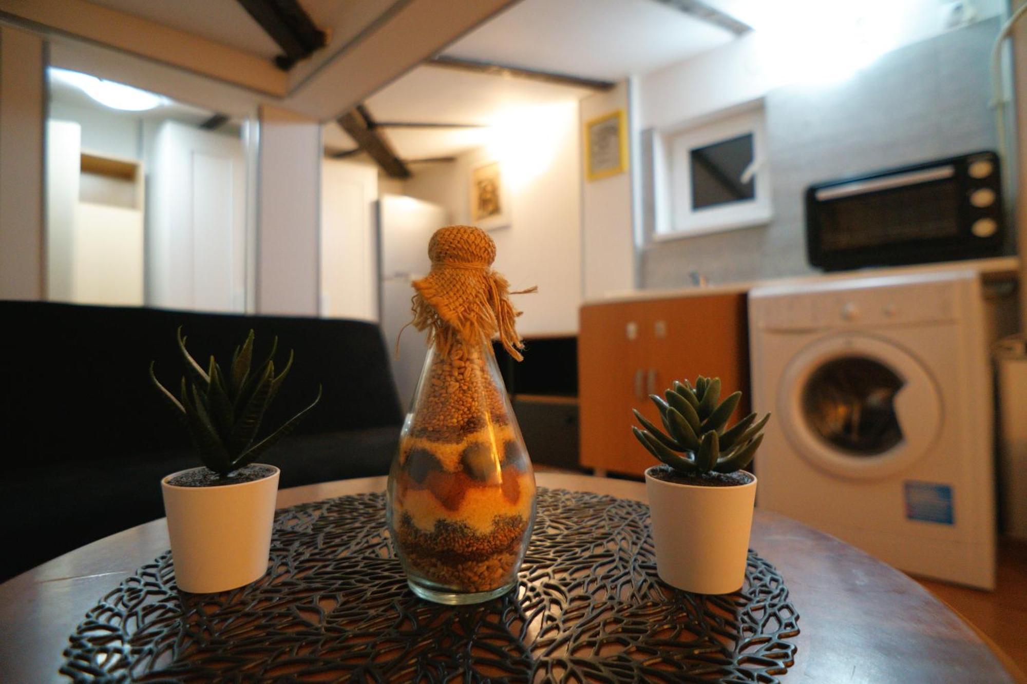 2-Room Cozy Retreat Near City Center Bukurešť Exteriér fotografie