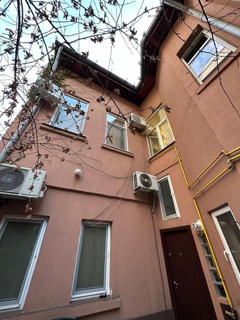 2-Room Cozy Retreat Near City Center Bukurešť Exteriér fotografie